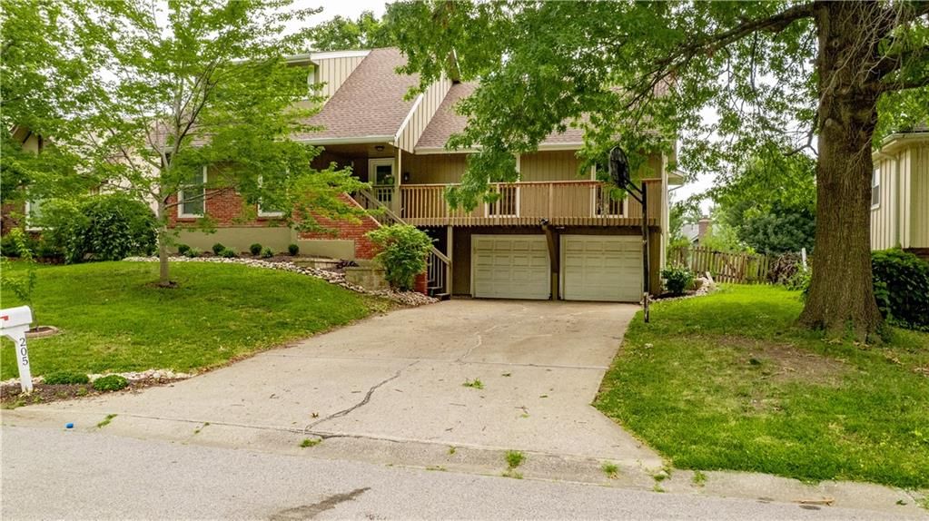 205 NE Noeleen Lane — photo 2