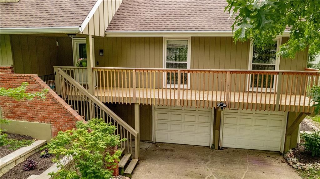 205 NE Noeleen Lane — photo 3