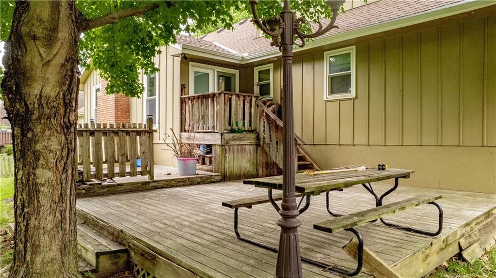 205 NE Noeleen Lane — photo 26
