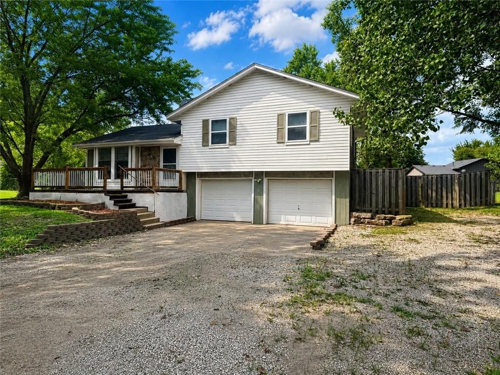 112 Sharon Lane — photo 1