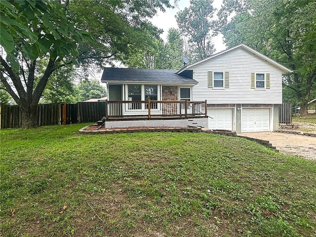 112 Sharon Lane — photo 2