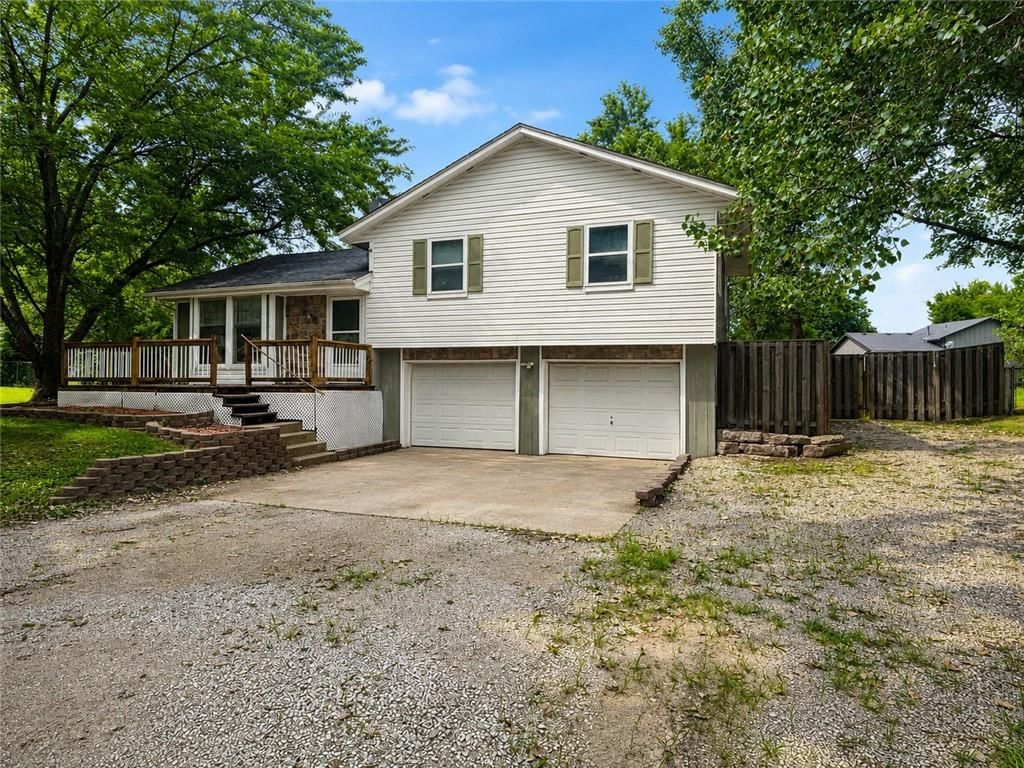 112 Sharon Lane — photo 3