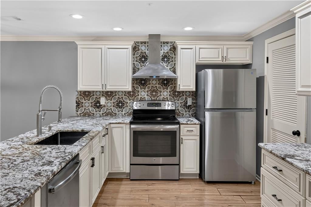 6728 W 109th Street — photo 1