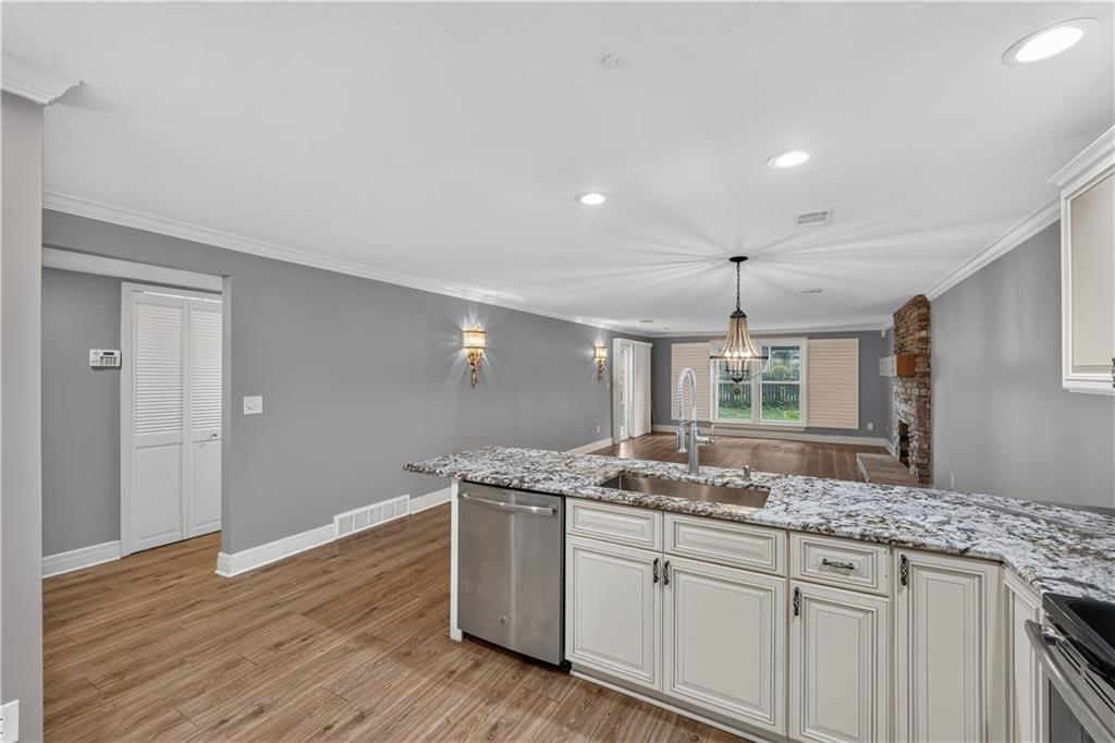 6728 W 109th Street — photo 3