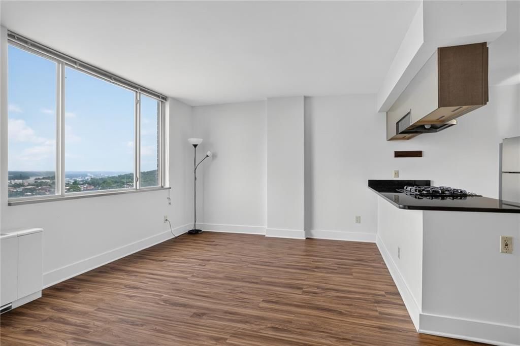 600 E 8th Street — photo 3