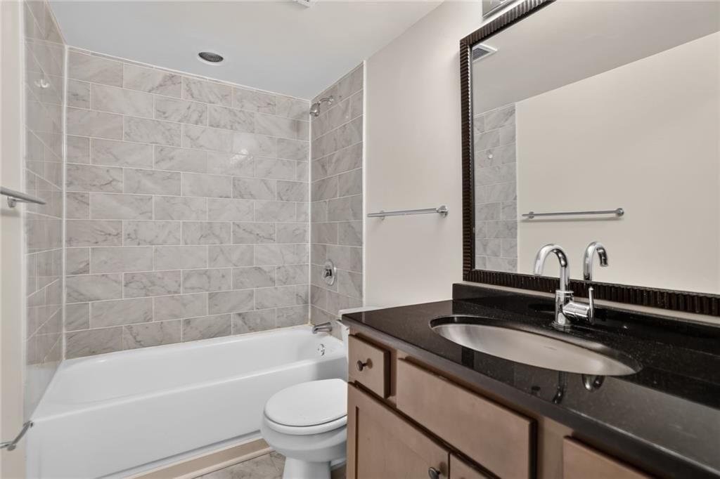 600 E 8th Street — photo 12