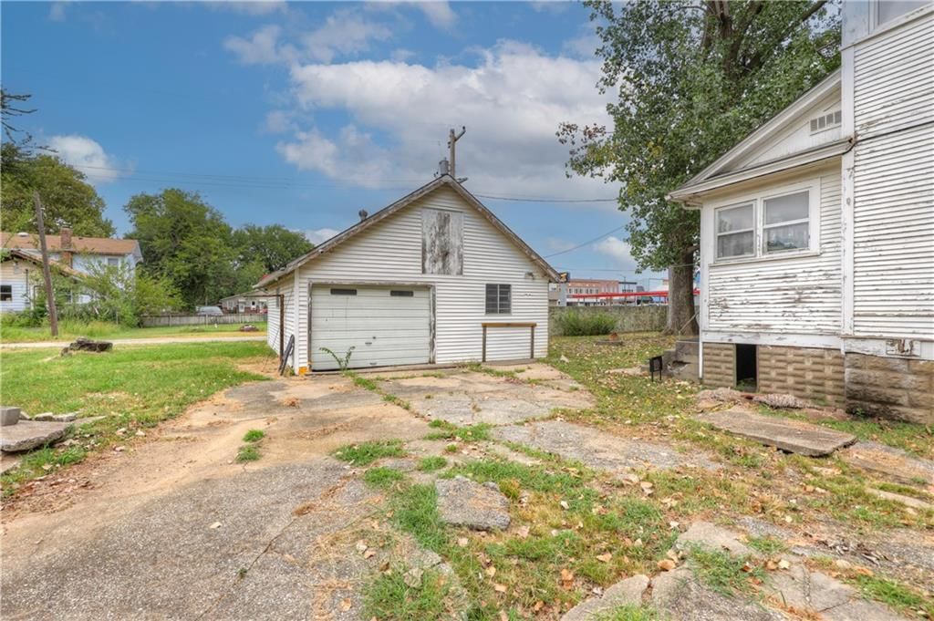 301 W Pine Street — photo 30