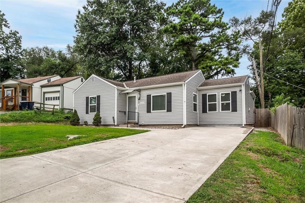 4552 N Locust Street — photo 3