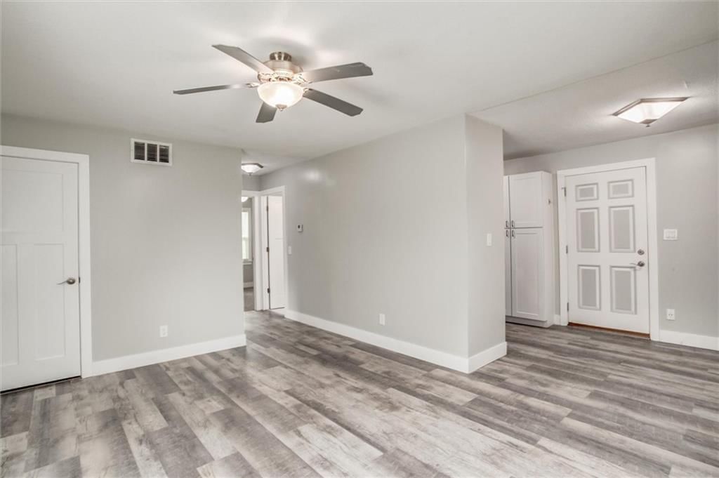4552 N Locust Street — photo 5