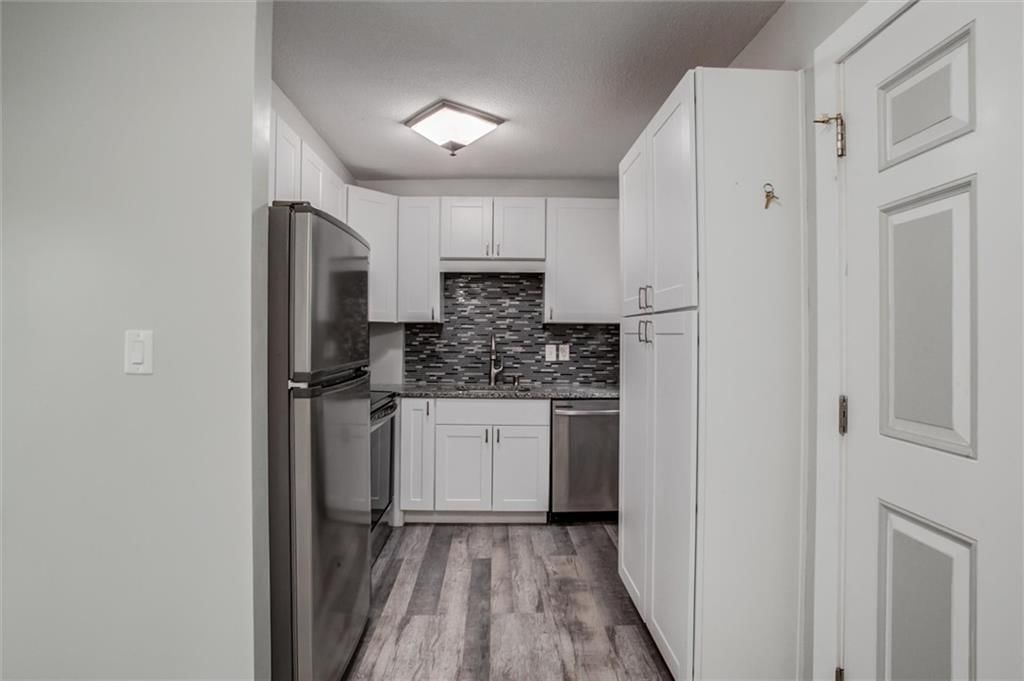 4552 N Locust Street — photo 7