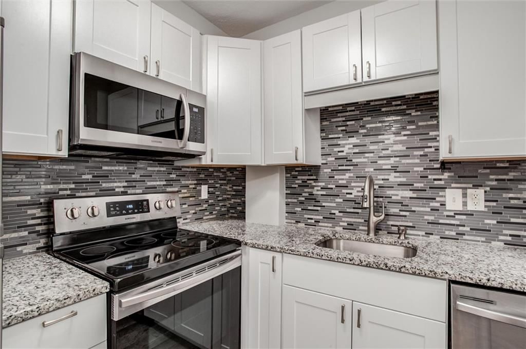 4552 N Locust Street — photo 8