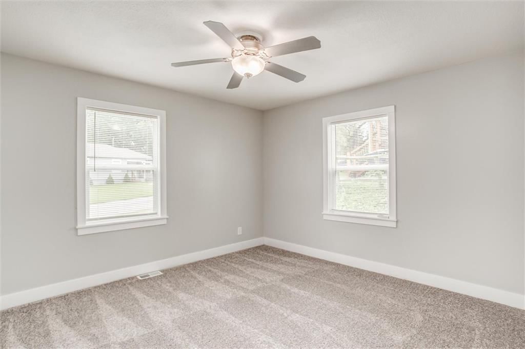 4552 N Locust Street — photo 15