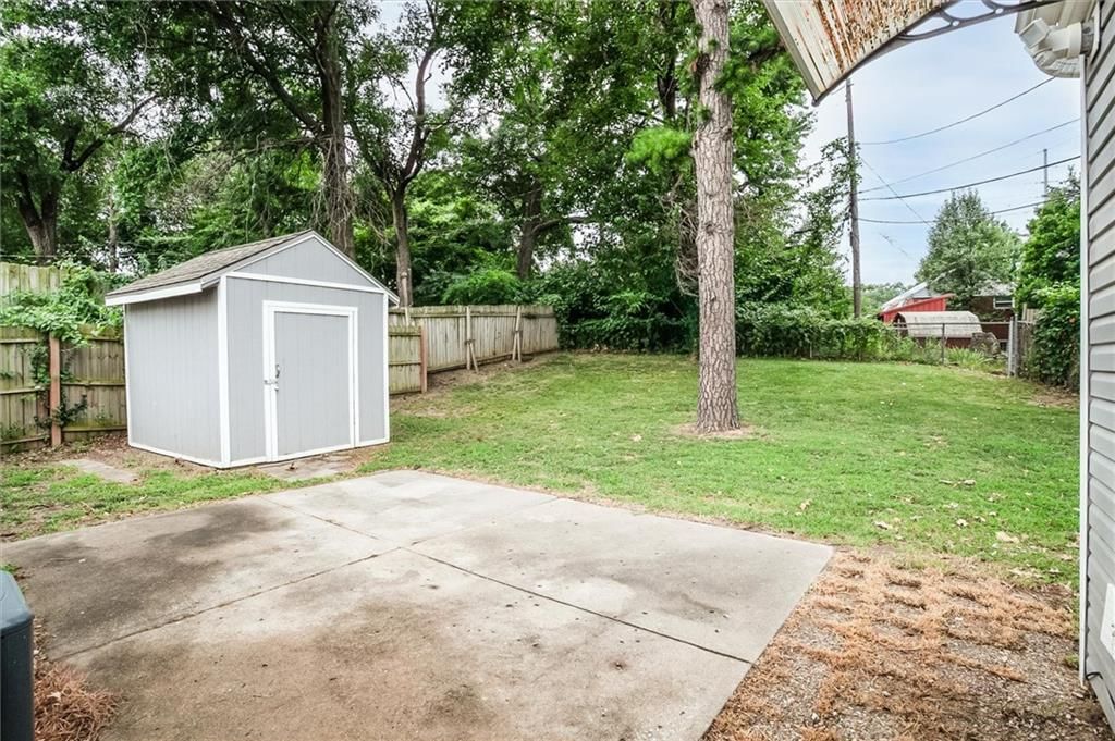 4552 N Locust Street — photo 20