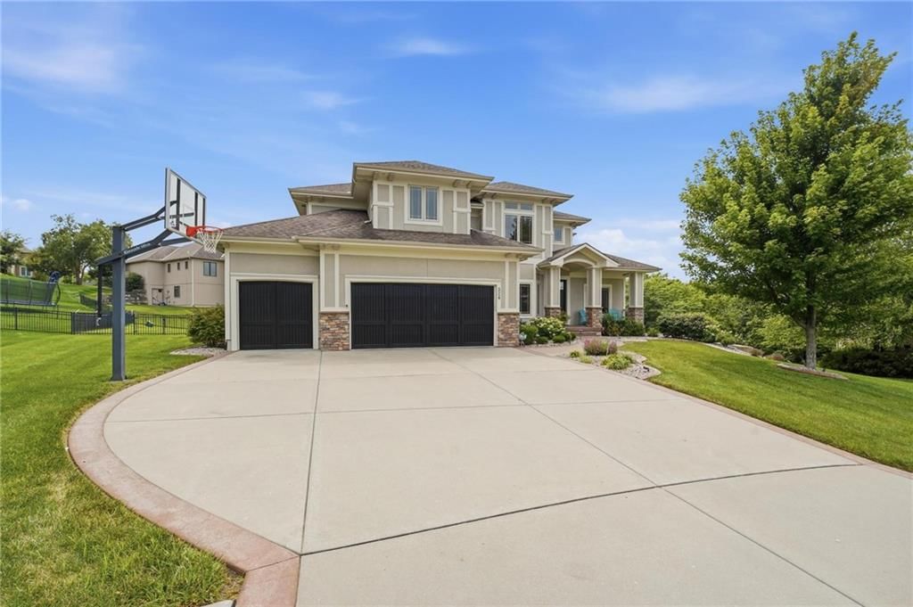 324 NW Thoreau Circle — photo 1
