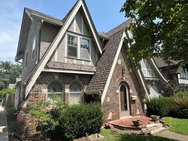 624 E 71st Terrace — photo 5