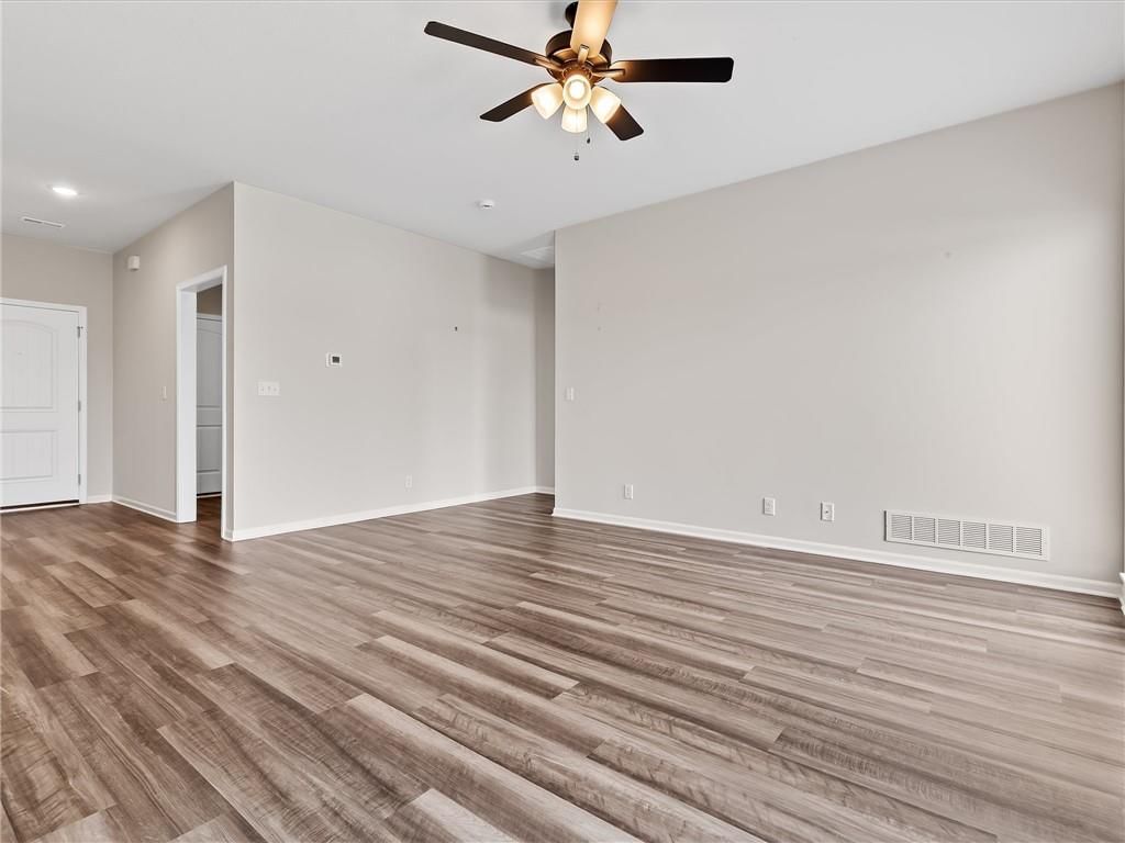 2104 Crestview Place — photo 10