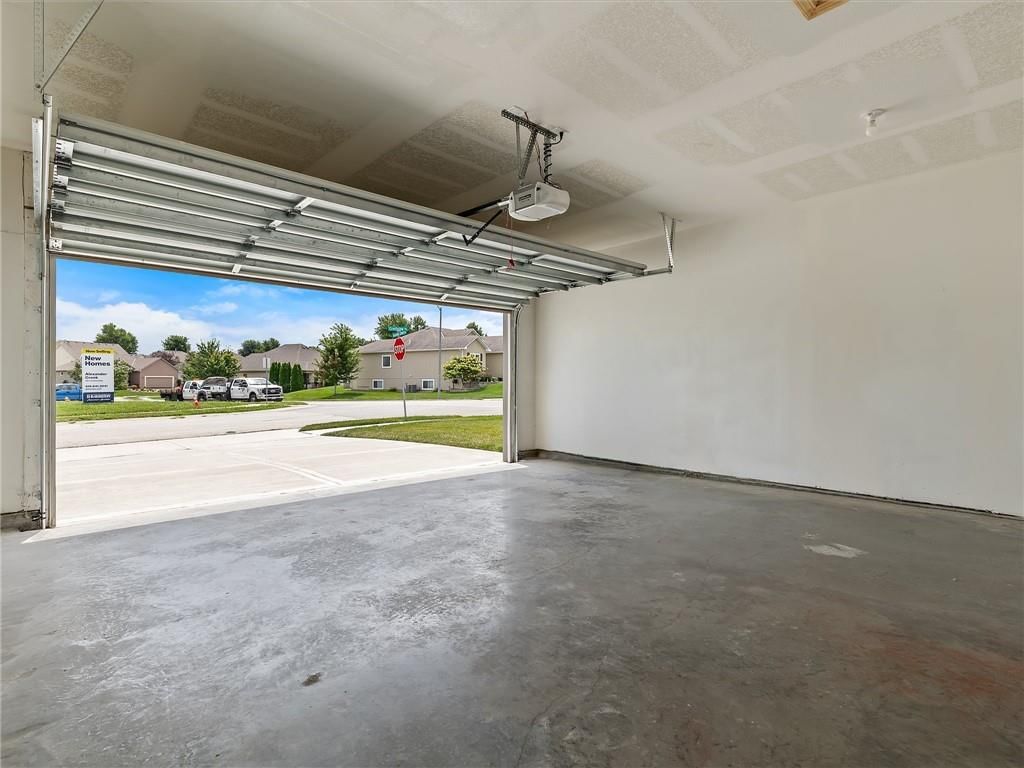 2104 Crestview Place — photo 32