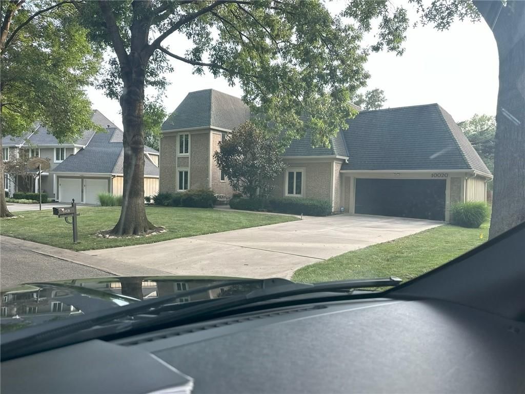 10020 Mackey Circle, Overland Park, KS