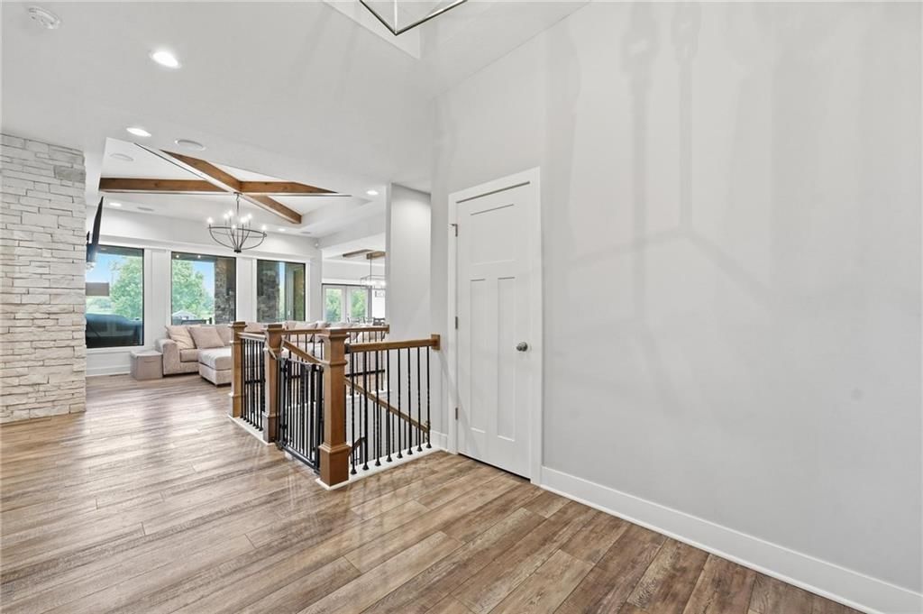 1504 Country Club Drive — photo 4