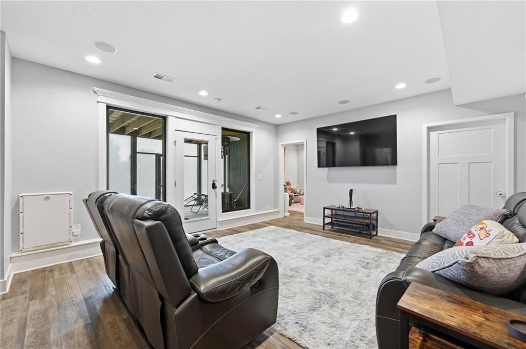 1504 Country Club Drive — photo 30