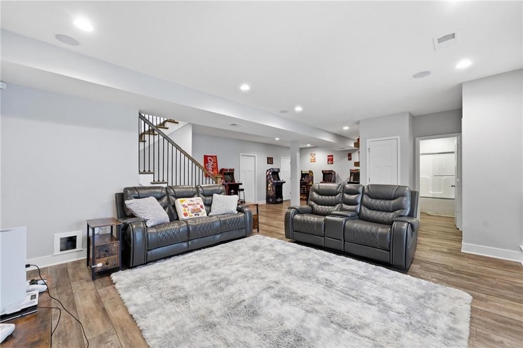1504 Country Club Drive — photo 31