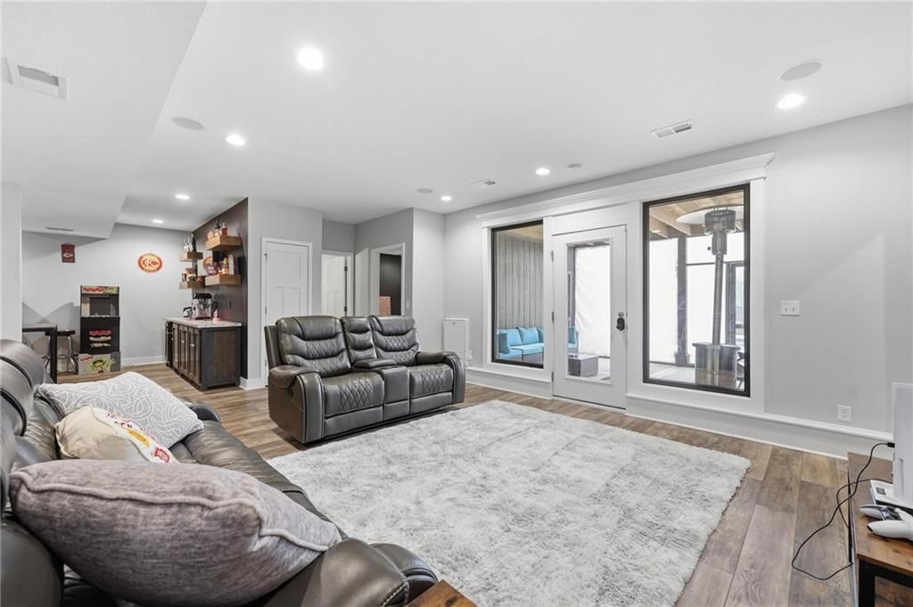 1504 Country Club Drive — photo 32