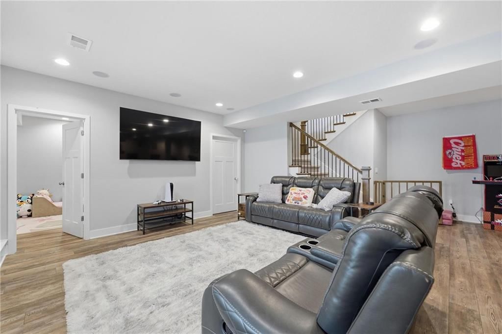 1504 Country Club Drive — photo 33