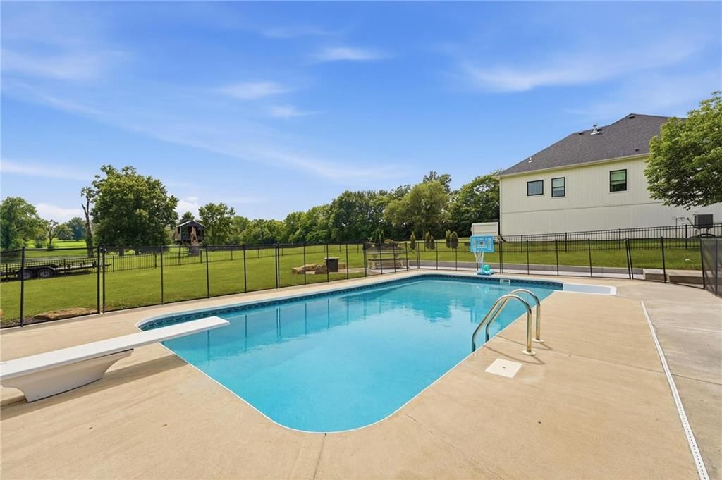 1504 Country Club Drive — photo 52