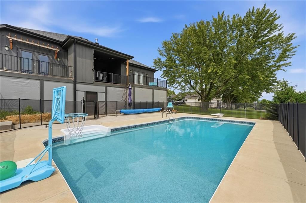 1504 Country Club Drive — photo 53