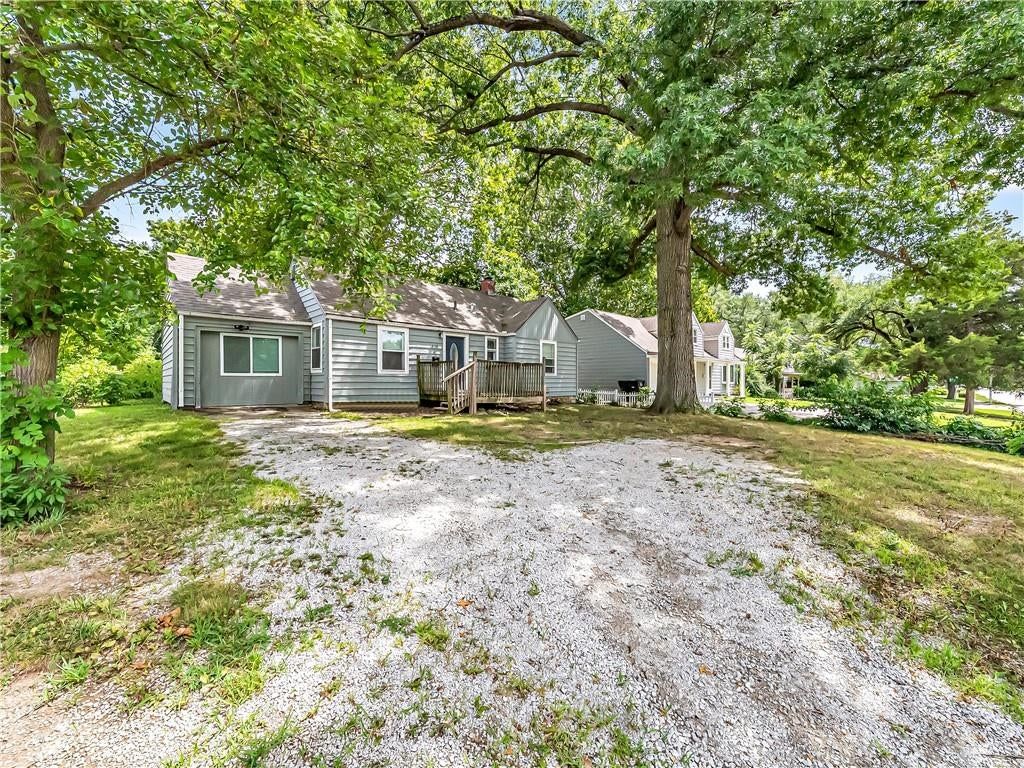 3117 S Crysler Avenue — photo 2