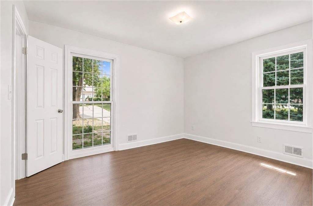 9516 Buena Vista Street — photo 20