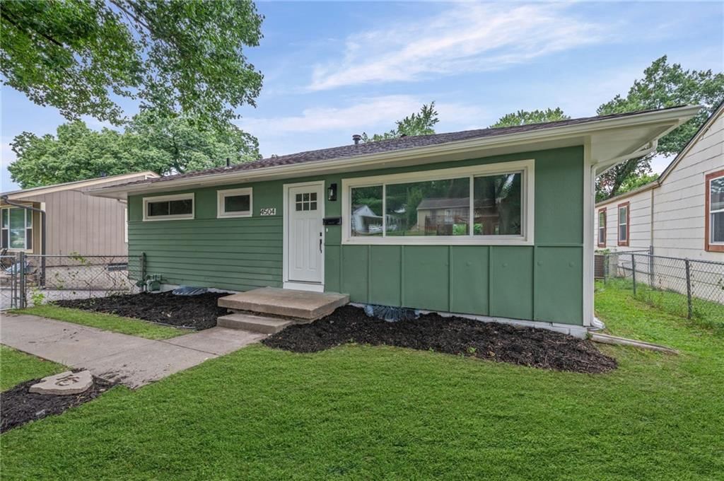 4504 Wood Avenue — photo 2
