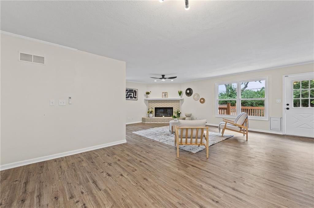 4504 Wood Avenue — photo 11