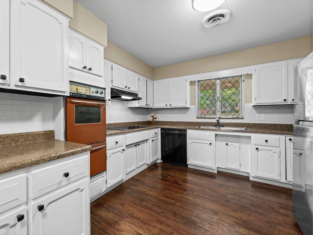 541 E 101st Terrace — photo 8