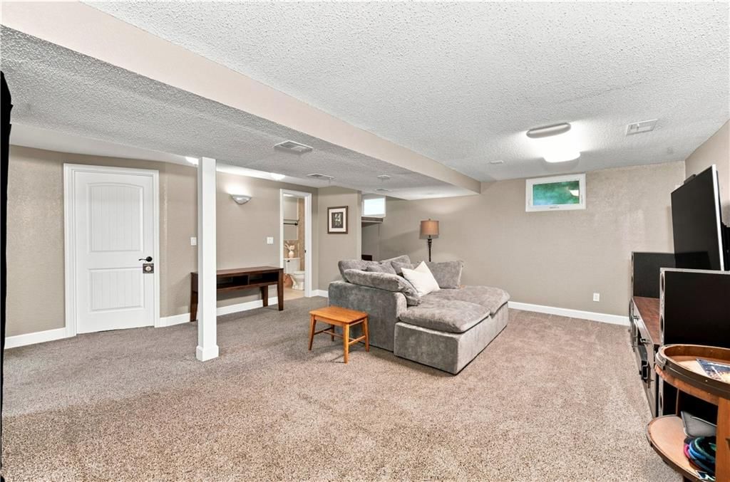 411 SE Claremont Street — photo 32