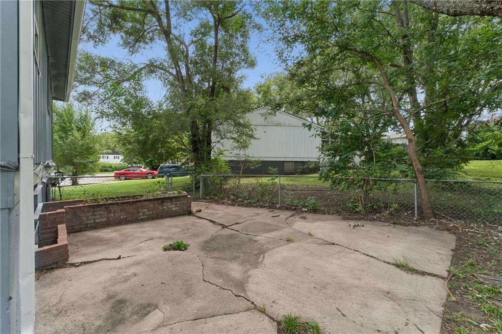 9505 Spring Valley Road — photo 4