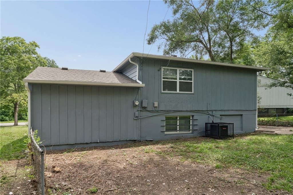 9505 Spring Valley Road — photo 7