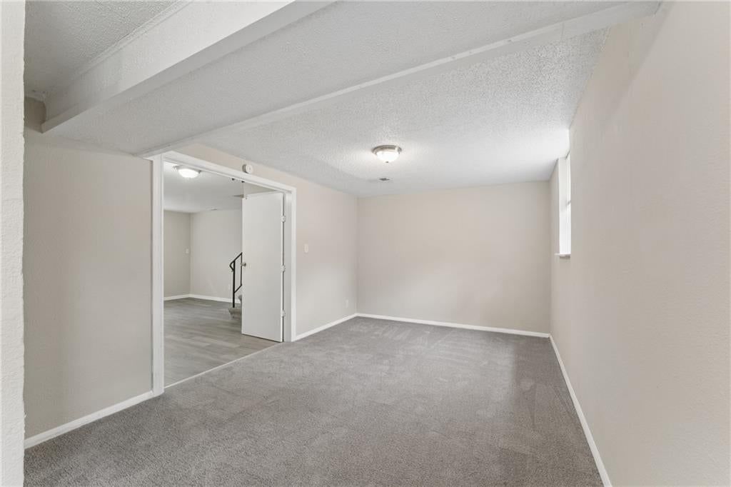 9505 Spring Valley Road — photo 11