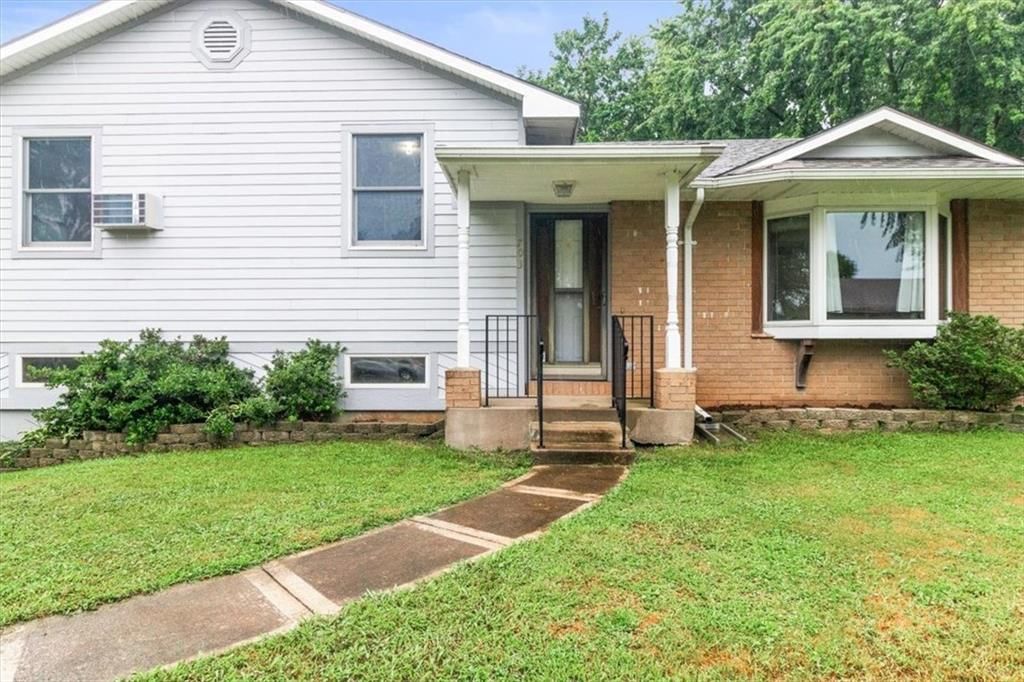 703 E Maple Street — photo 4