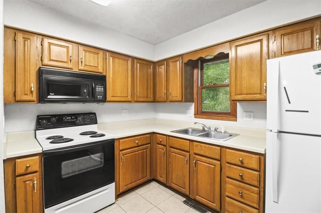 703 E Maple Street — photo 10