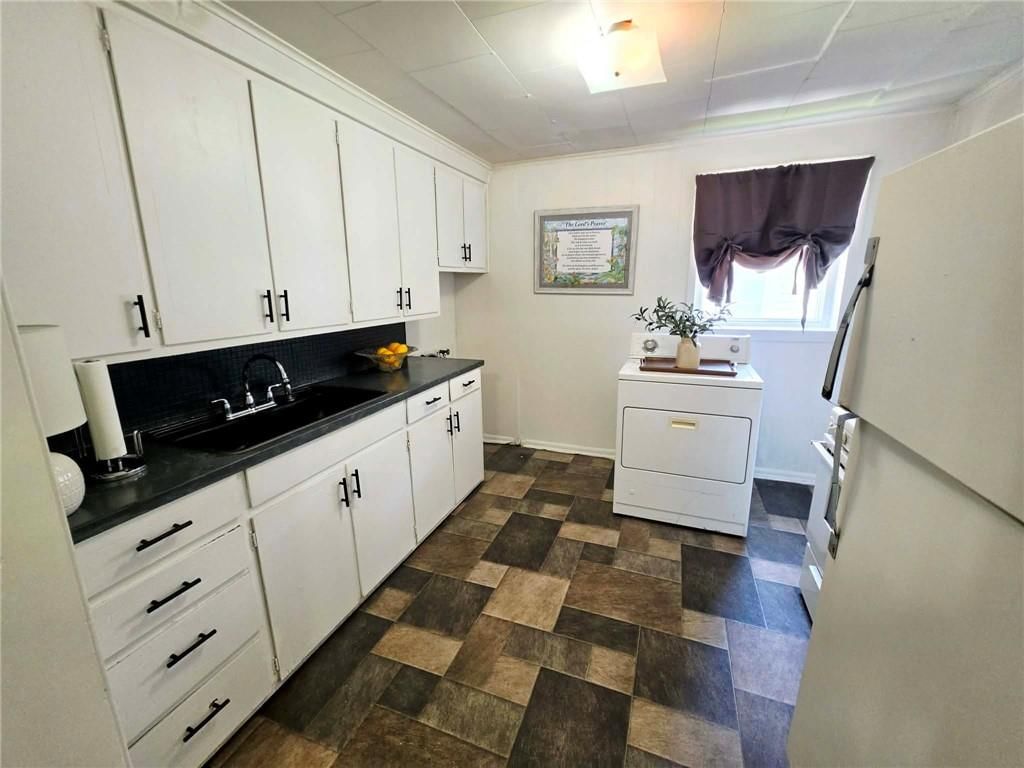 206 E 15th Street — photo 27