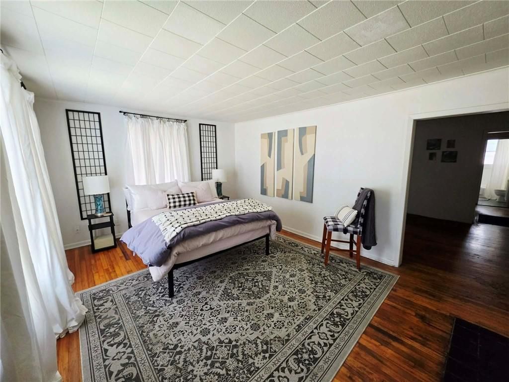 206 E 15th Street — photo 33