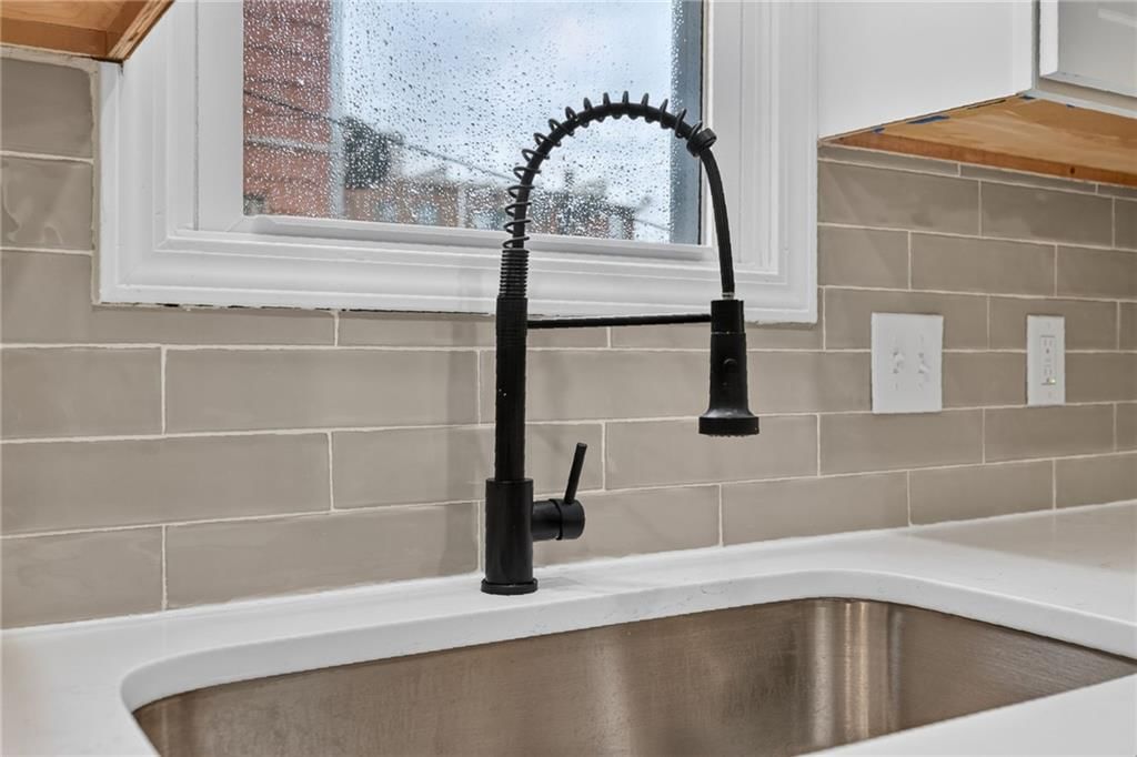 528 Park Avenue — photo 19
