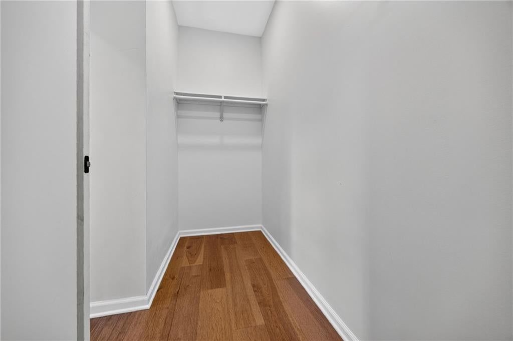 528 Park Avenue — photo 32