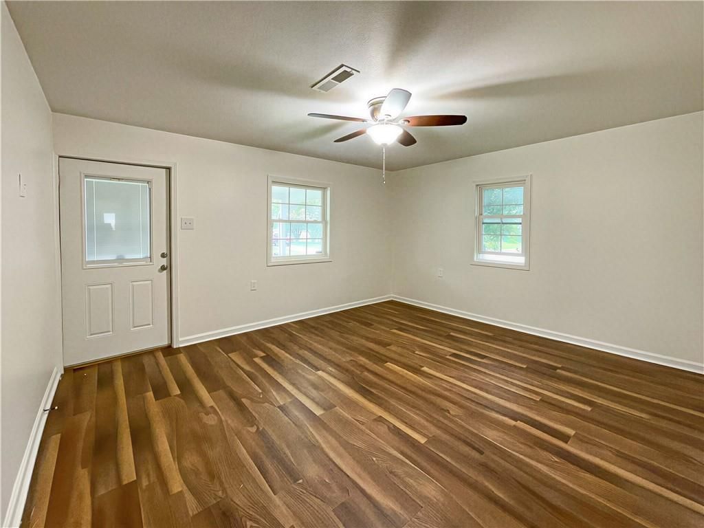 412 E Saline Street — photo 4