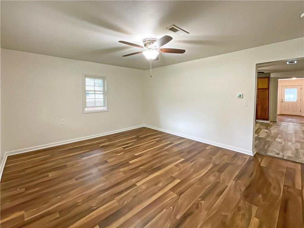 412 E Saline Street — photo 7