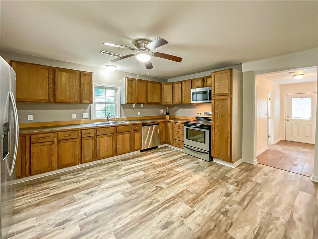 412 E Saline Street — photo 8