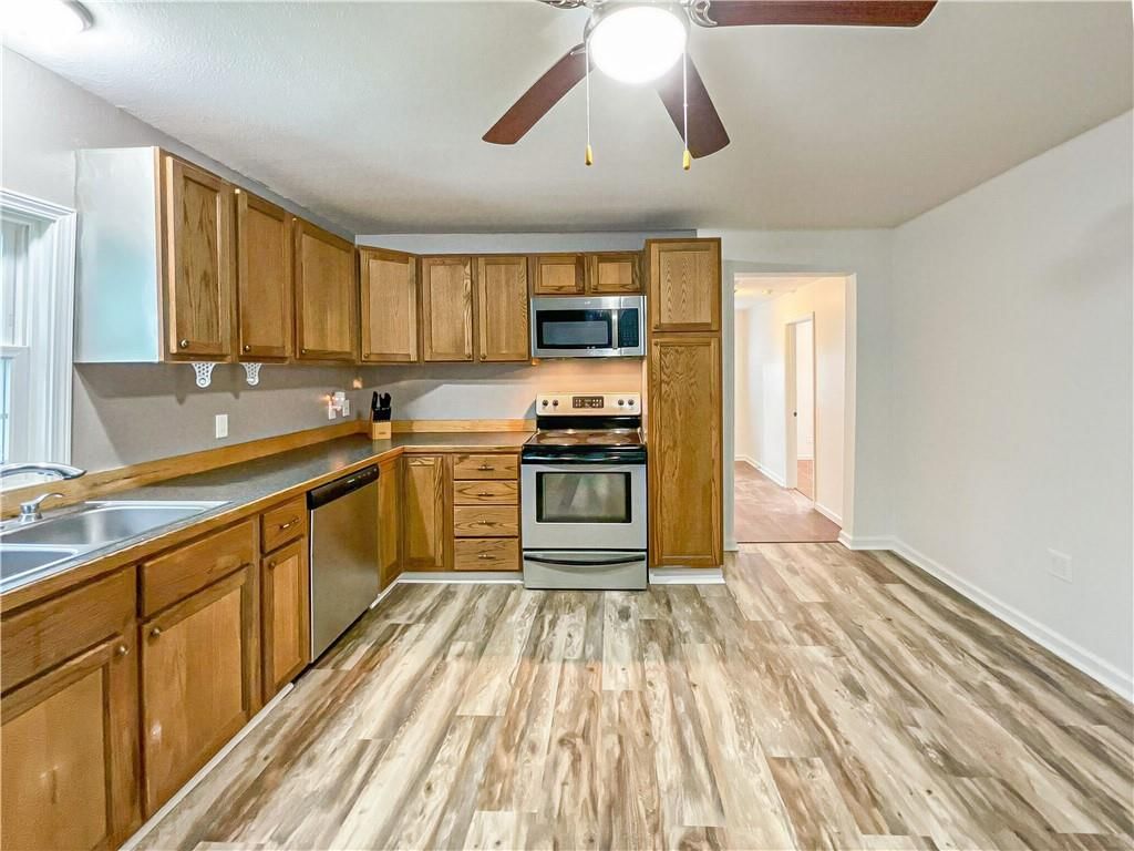412 E Saline Street — photo 10