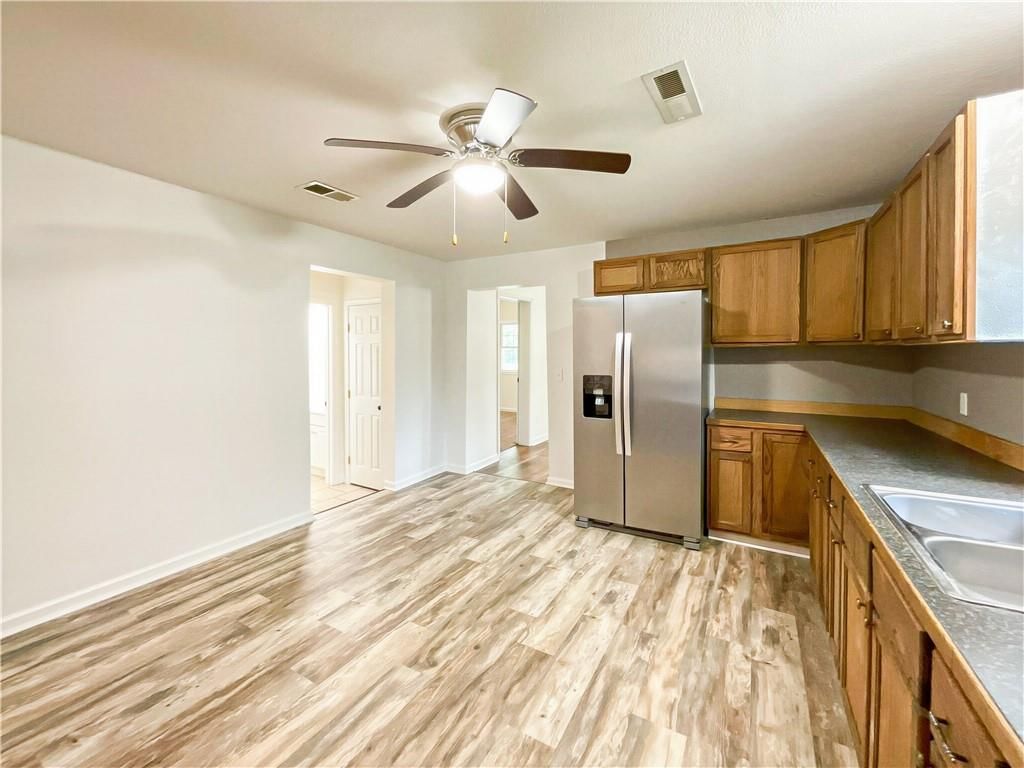 412 E Saline Street — photo 11