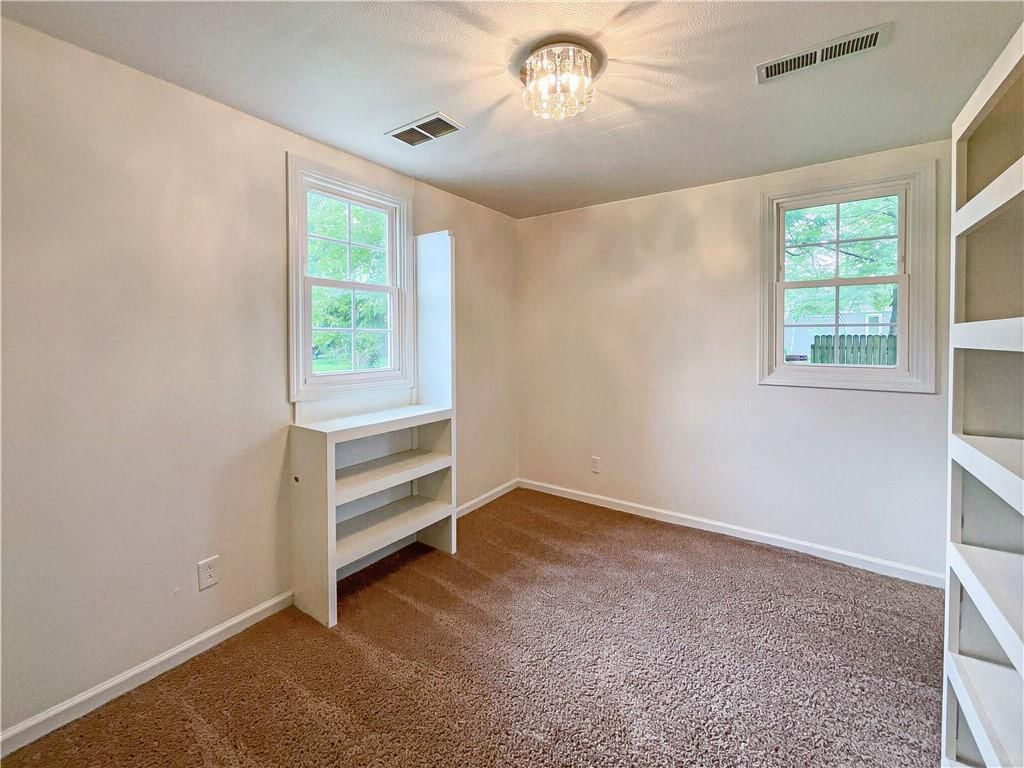 412 E Saline Street — photo 18